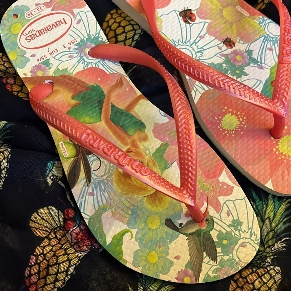 Brand New Havaianas Disney Tinkerbell Peter Pan Ladybug Floral Flip Flops Sandal